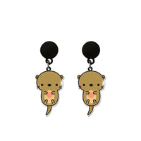 Boucle d'oreille petite loutre cœur