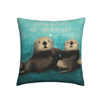 Housse de Coussin Loutre se Tenant par la Main